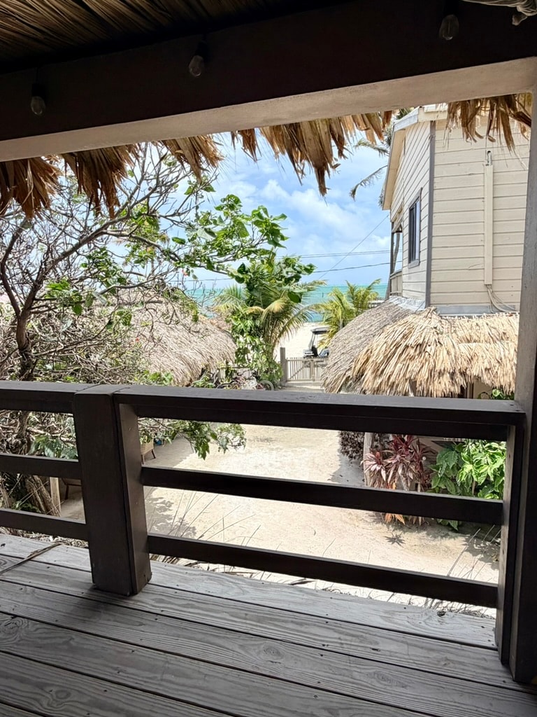 Sea view apartment with deck, Caye Caulker
