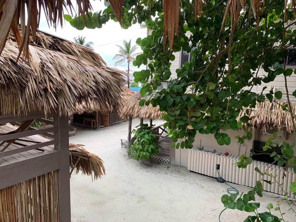 Garden cabanas courtyard, Caye Caulker